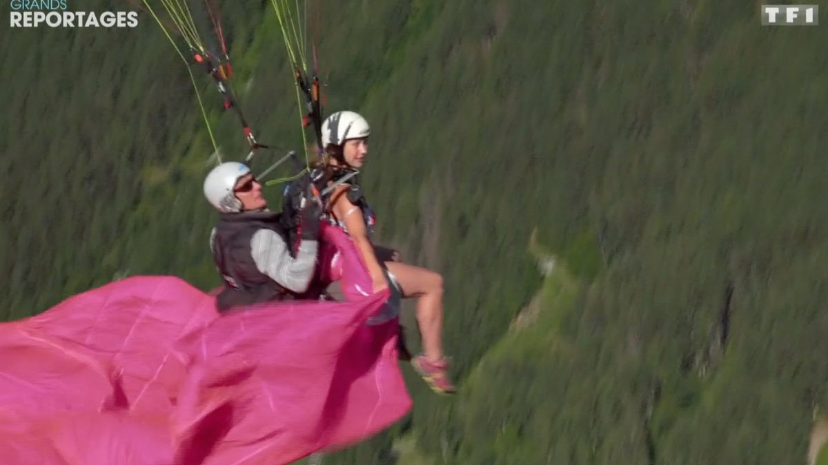 vol de la robe Parachute Rose , Agathe Pétrini & Patrick Pétrini ,